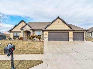 6401 Bridle Bend Dr, Columbia, MO 65201