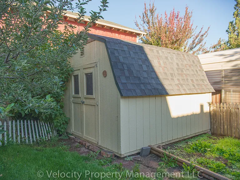 2954 NE Red Oak Dr — Photo 16