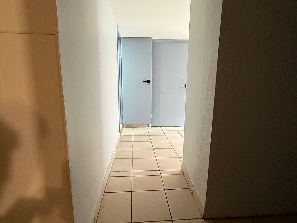 2nd image of 232 E Kinney St Floor 2