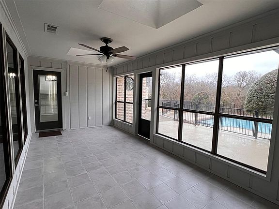 4th image of 1922 Shari Ln