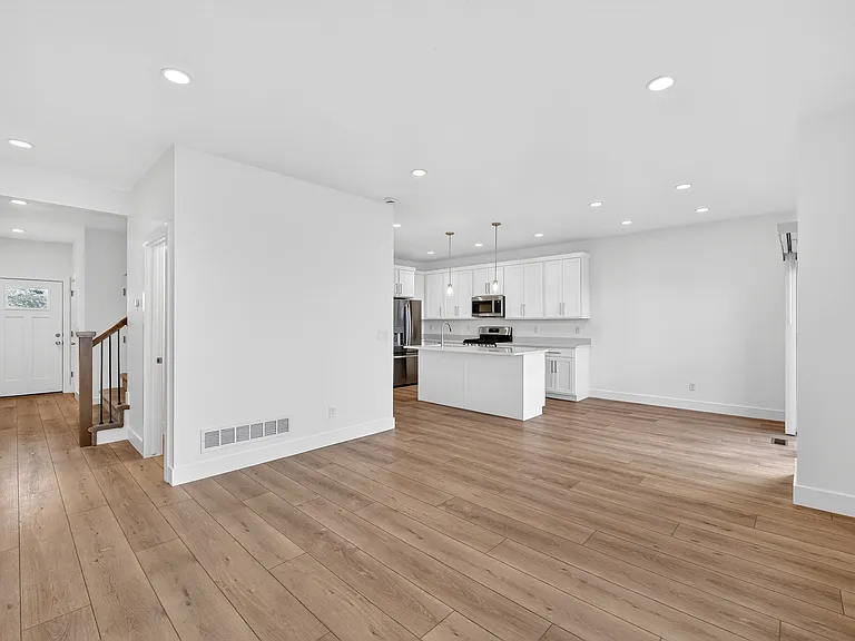 2203 W Swift Fox Dr — Photo 3