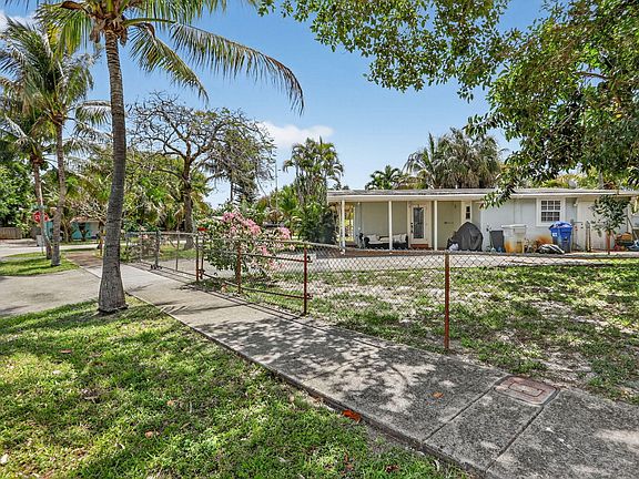 2nd image of 5265 NE 15th Avenue