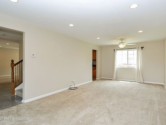 3rd image of 1033 Beverly Ct