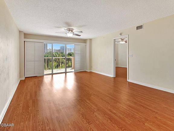 4th image of 3 Oceans West Blvd APT 3A3