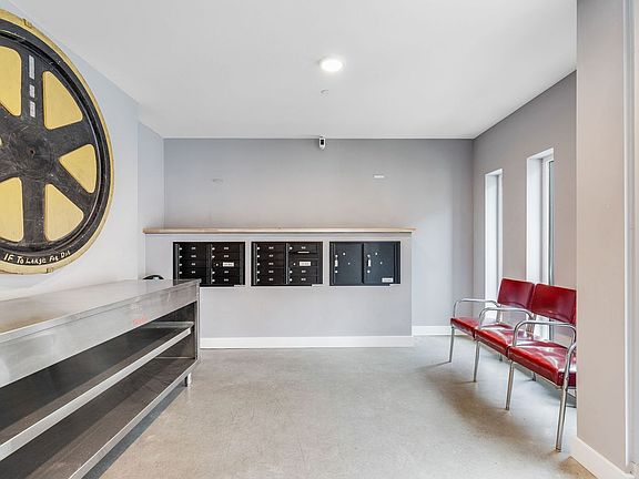 5th image of 215 Boylston Ave E #602