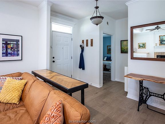 3rd image of 8426 Alison Ave