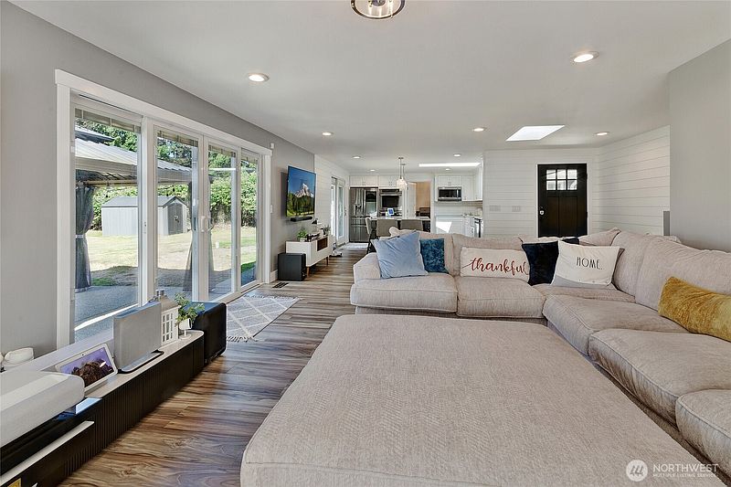 5th image of 2406 Taylor Street