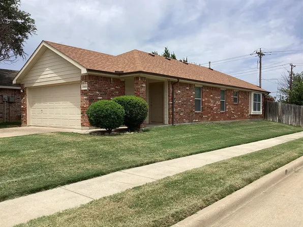 11900 Porcupine Dr, Fort Worth, TX 76244