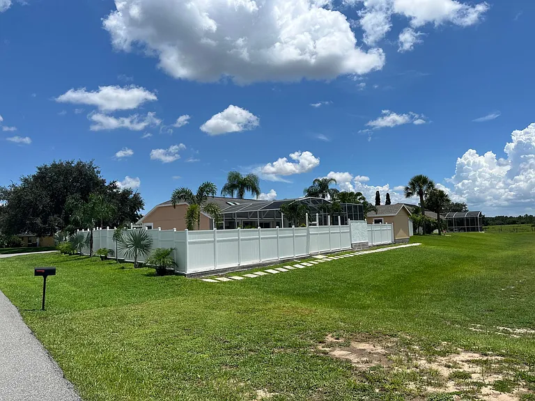 548 Loma Bonita Dr — Photo 3