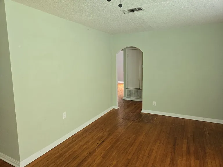 609 Valley Rd — Photo 3
