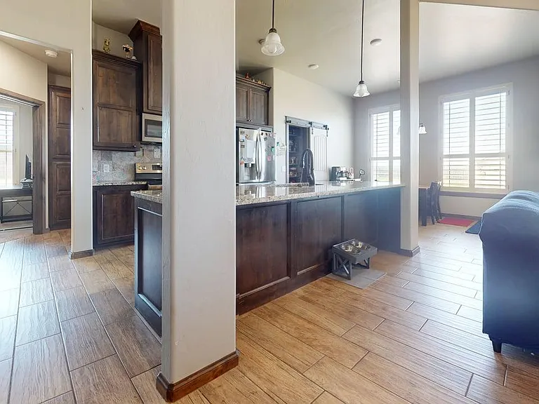 373 NE Sanders Dr — Photo 3