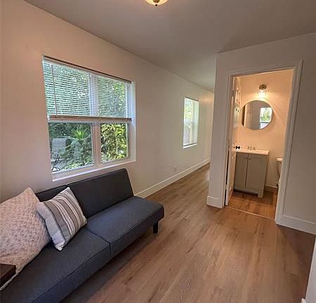 4th image of 420 SE 18th Ct Unit 3