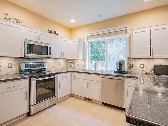 4th image of 1009 NW 27th Ave