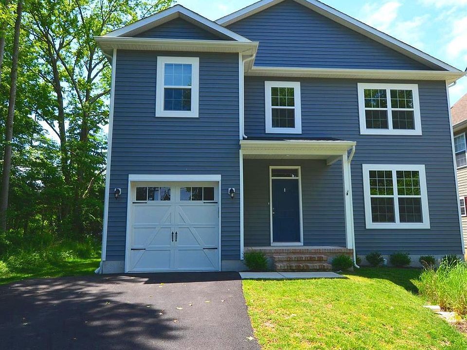 2nd image of 621 Park Pl