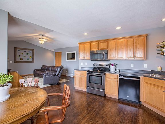 4th image of 1527 Deerfield Dr