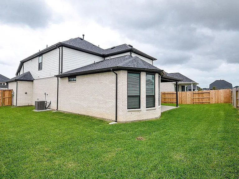 3811 Hermitage Dr — Photo 8