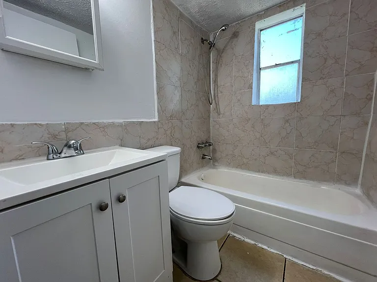 St George Apartments — Photo 37