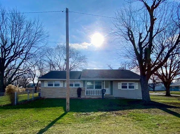 820 N 12th St, Mattoon, IL 61938