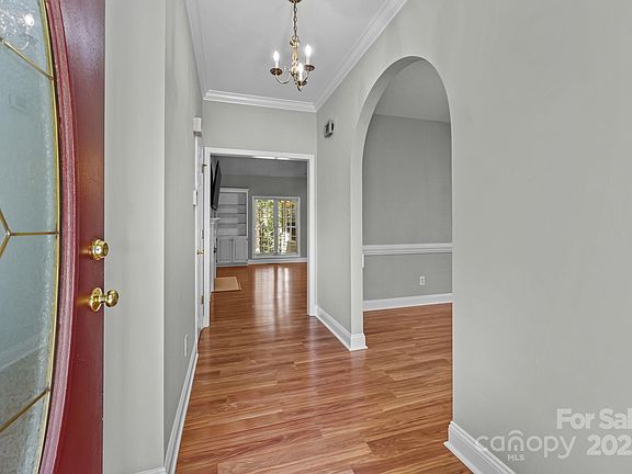 5th image of 174 Willow Creek Dr