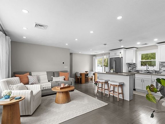 2nd image of 6 Janice Rd