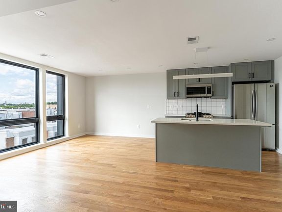 4th image of 2636 Belgrade St #405