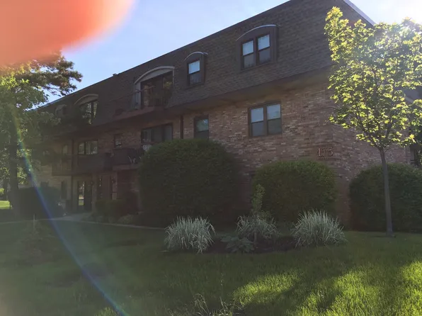 475 N Cass Ave APT 305, Westmont, IL 60559