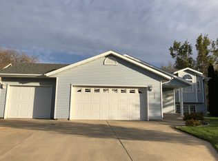 1293 Bellflower Ln NE, Owatonna, MN 55060