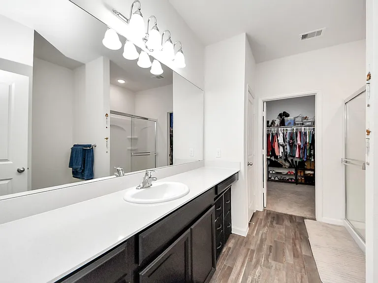 1024 Banyon Tree Ln — Photo 16