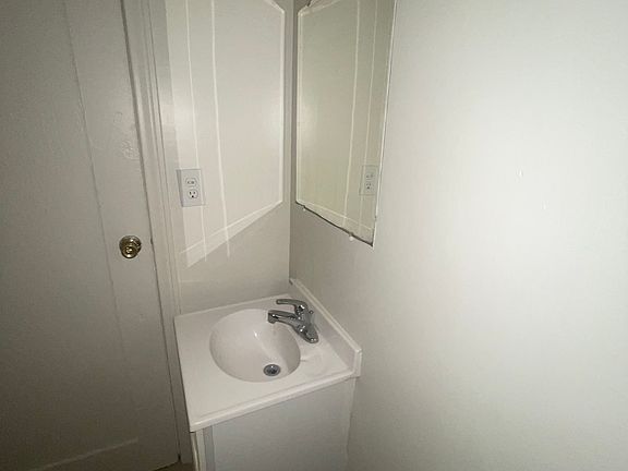 2nd image of 3585 1/2 E 1st St #3585-1/2