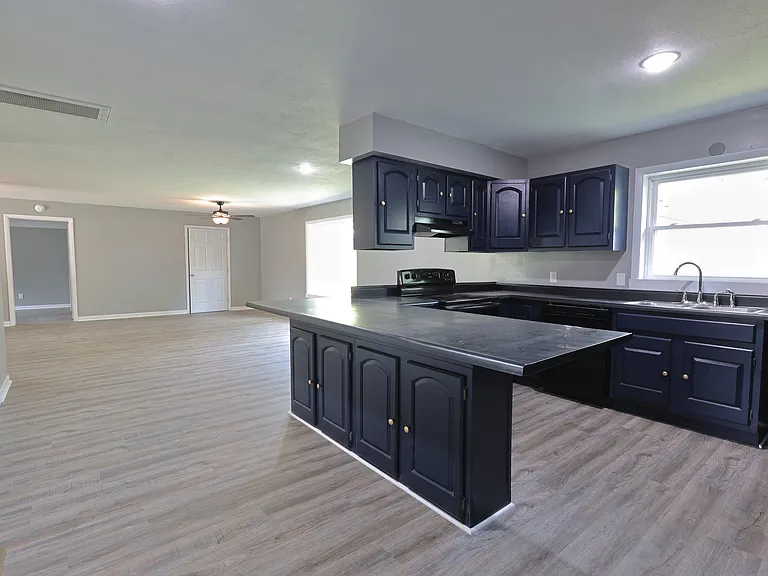 302 Clayton St #1 — Photo 5