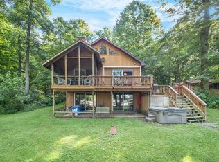 61606 Lake View Dr, Cassopolis, MI 49031