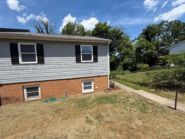 813 Ridge St — Photo 2