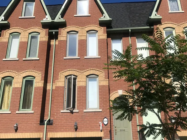 32D Oxford St, Toronto, ON M5T 1N9