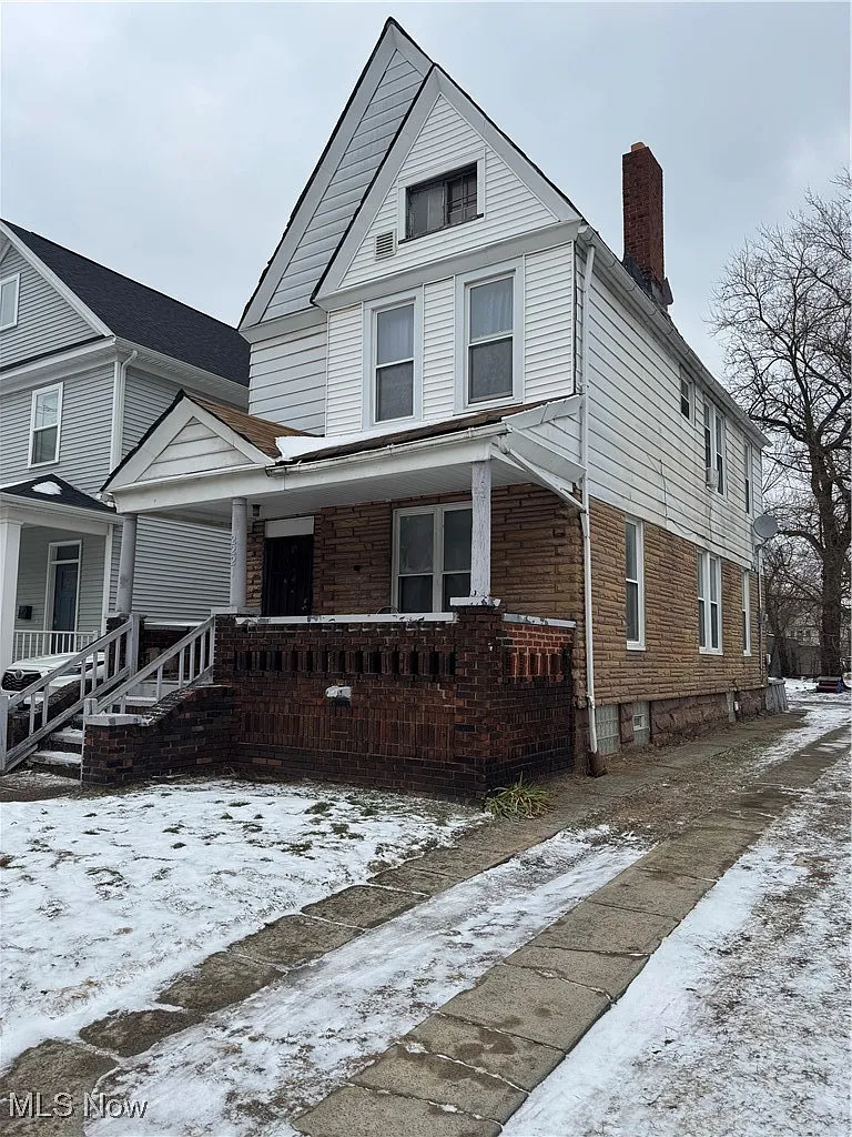 2221 E 97th St photo 1