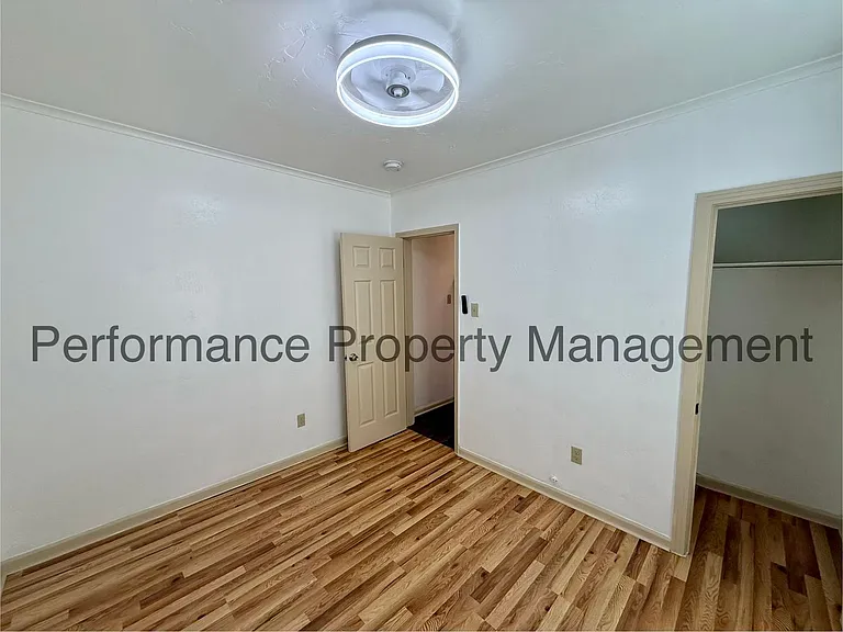 Woodrow Ave 720 — Photo 16