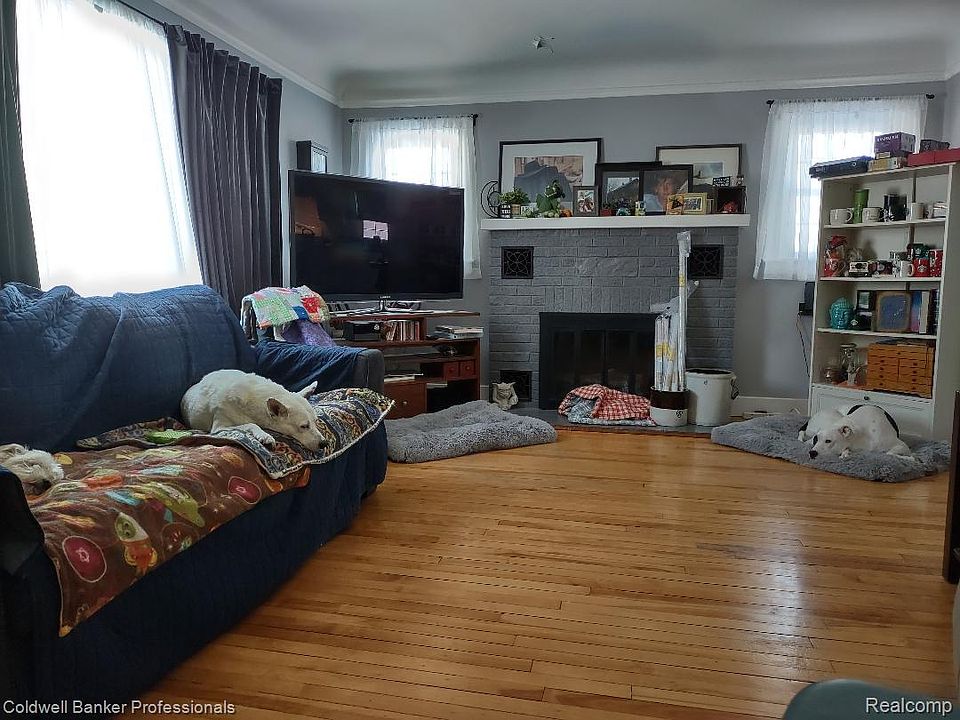 1st image of 319 Barry St
