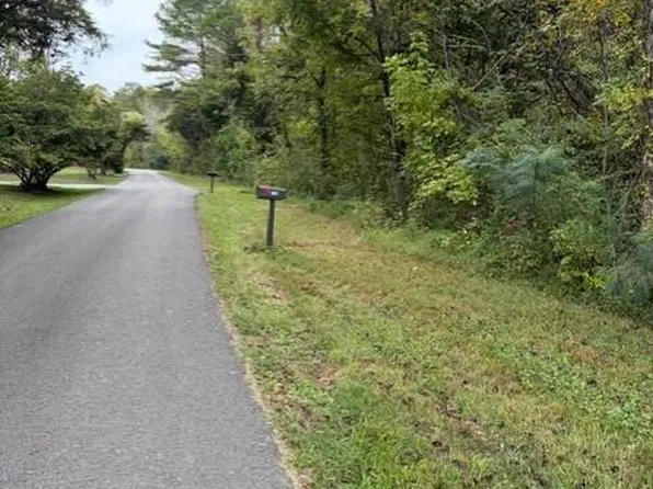 Gadson Ln, Powell, TN 37849
