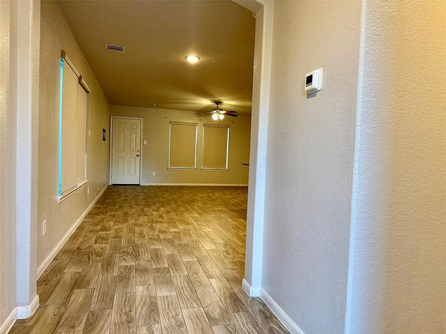 3 bed, 2.5 bath, 1448 sqft, $1,995 — Photo 3