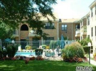 49 Hampton Pl APT 14A, Freeport, NY 11520
