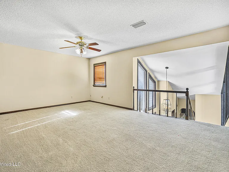 4409 Shadow Wood Cir — Photo 33