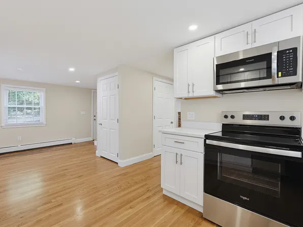11 N Grove St, Foxboro, MA 02035