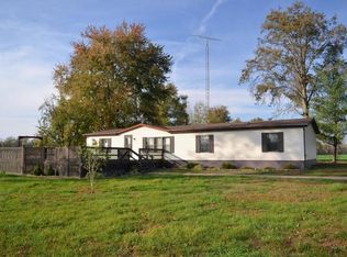 12851 N Wagner Ln, Woodlawn, IL 62898