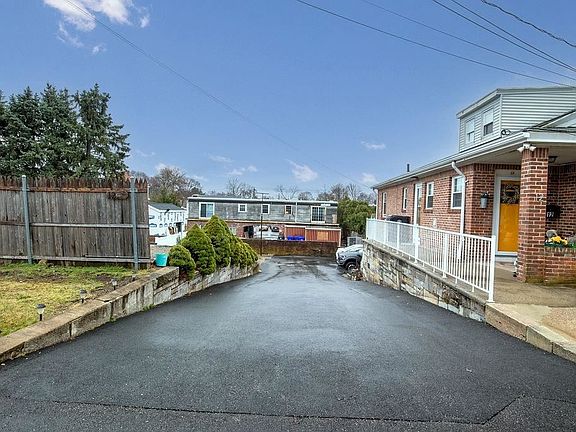 4th image of 8 Jane St