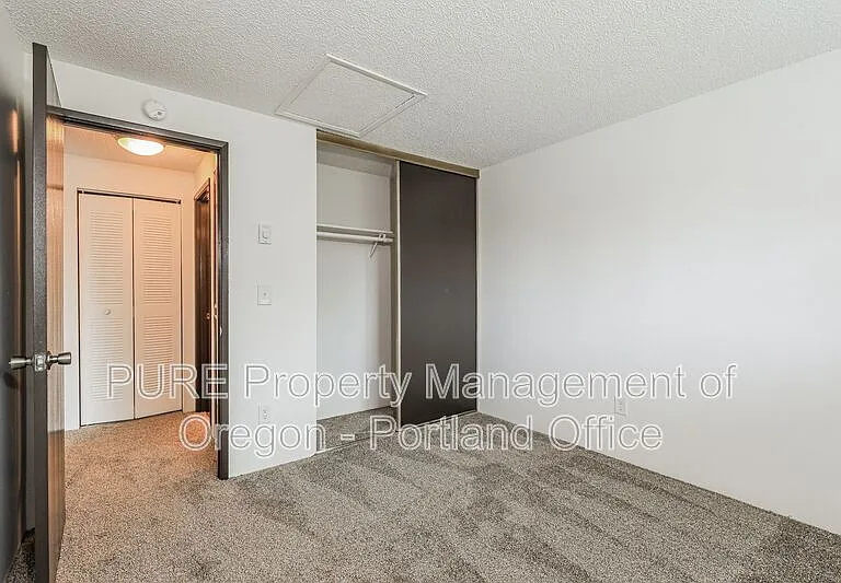 Parkway Garden — Photo 146