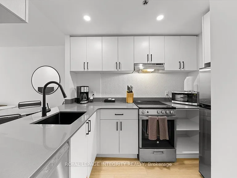 161 Laurier Ave W #909 — Photo 7