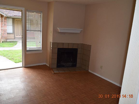 3rd image of 10629 Starcrest Dr