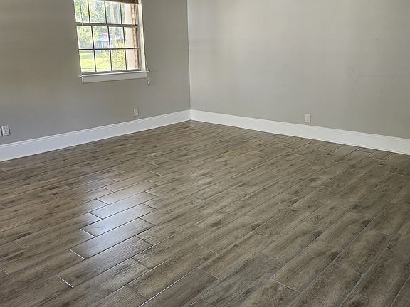 4th image of 2517 Parkwood Pl