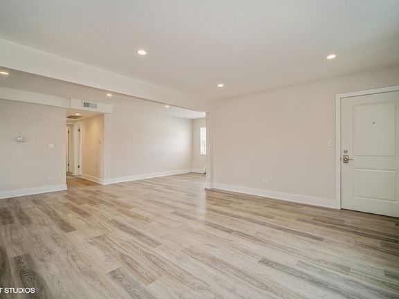 3rd image of 592 Elm Pl