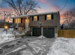 7998 Trina Cir, Clay, NY 13041