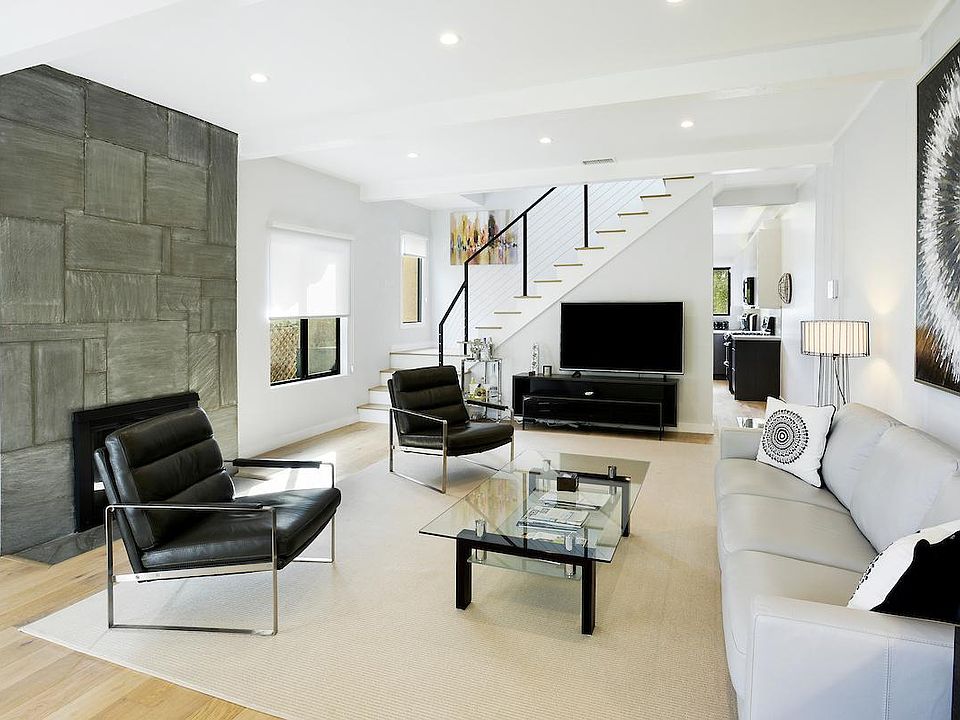 1st image of 825 N Harper Ave